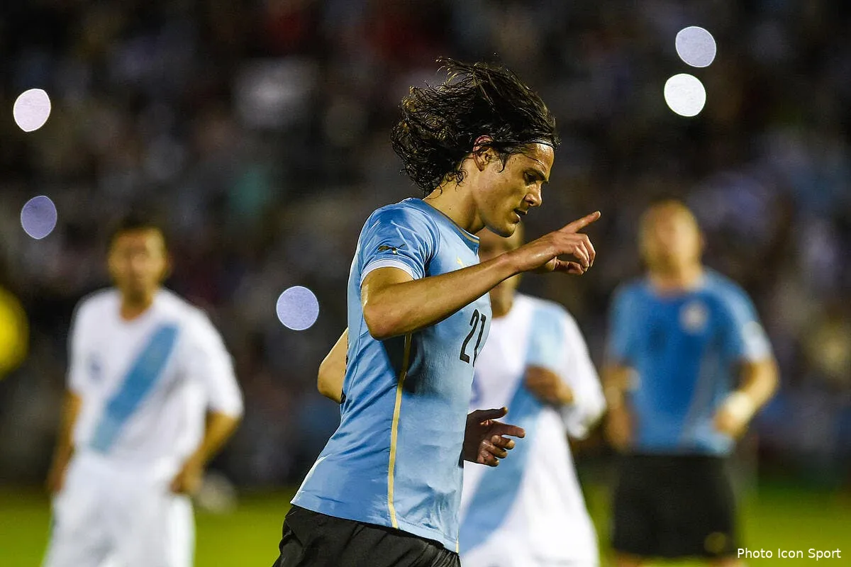 psg cavani adore jouer sur un cote en uruguay cavani 53171814