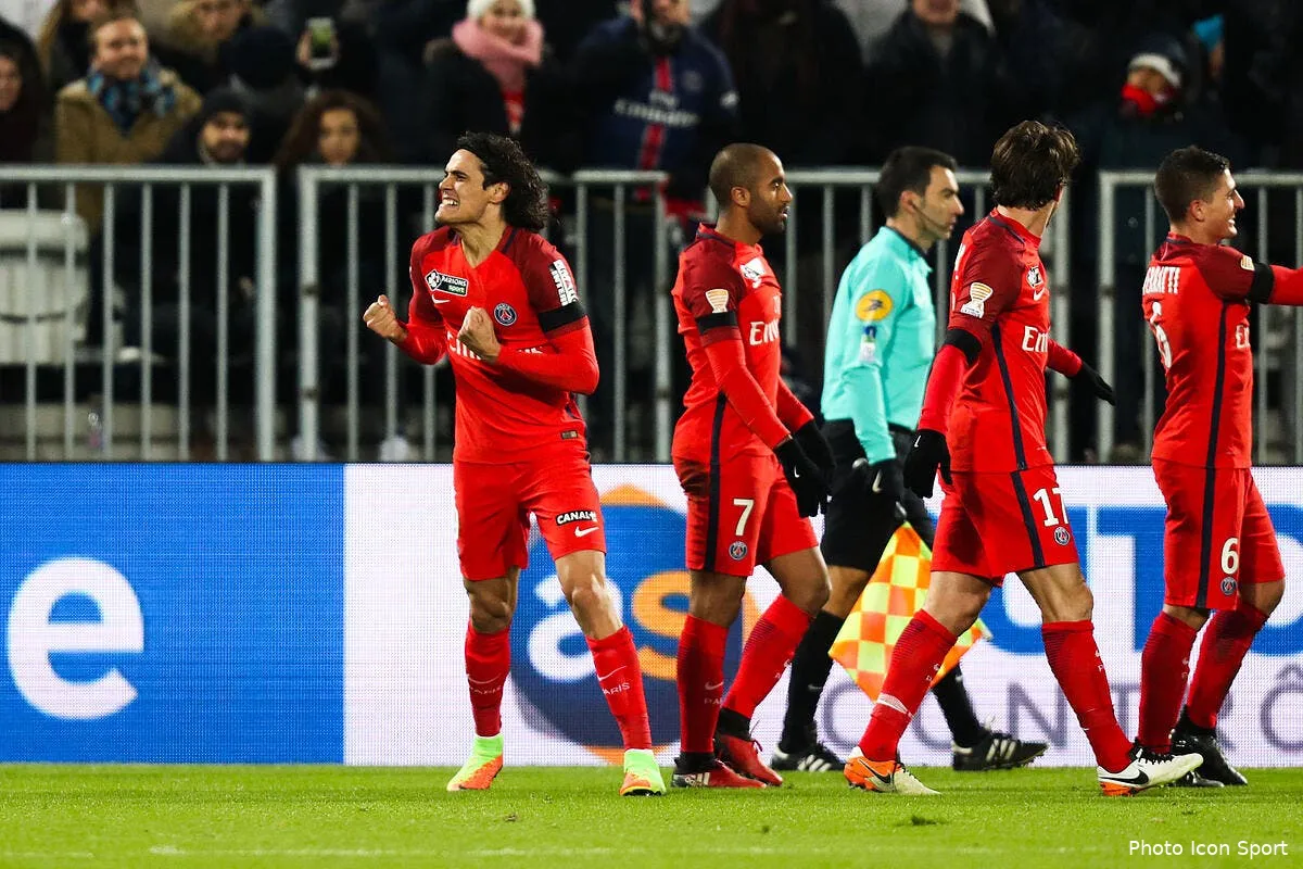 psg cavani arrache un compliment de la bouche de pierre menes iconsport blo 240117 02 10168446
