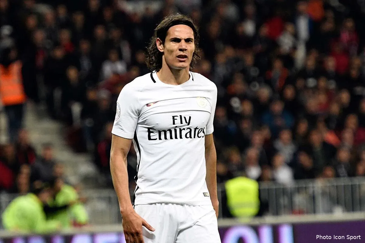 psg cavani au sommet de son art derriere messi iconsport anp 300417 53 110178592