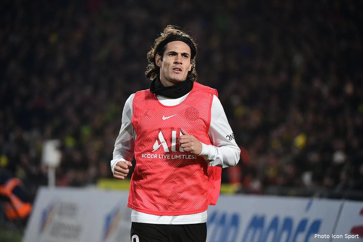 psg cavani est au coin a paris il siffle la fin de la blague icon winter 04022020117708277651