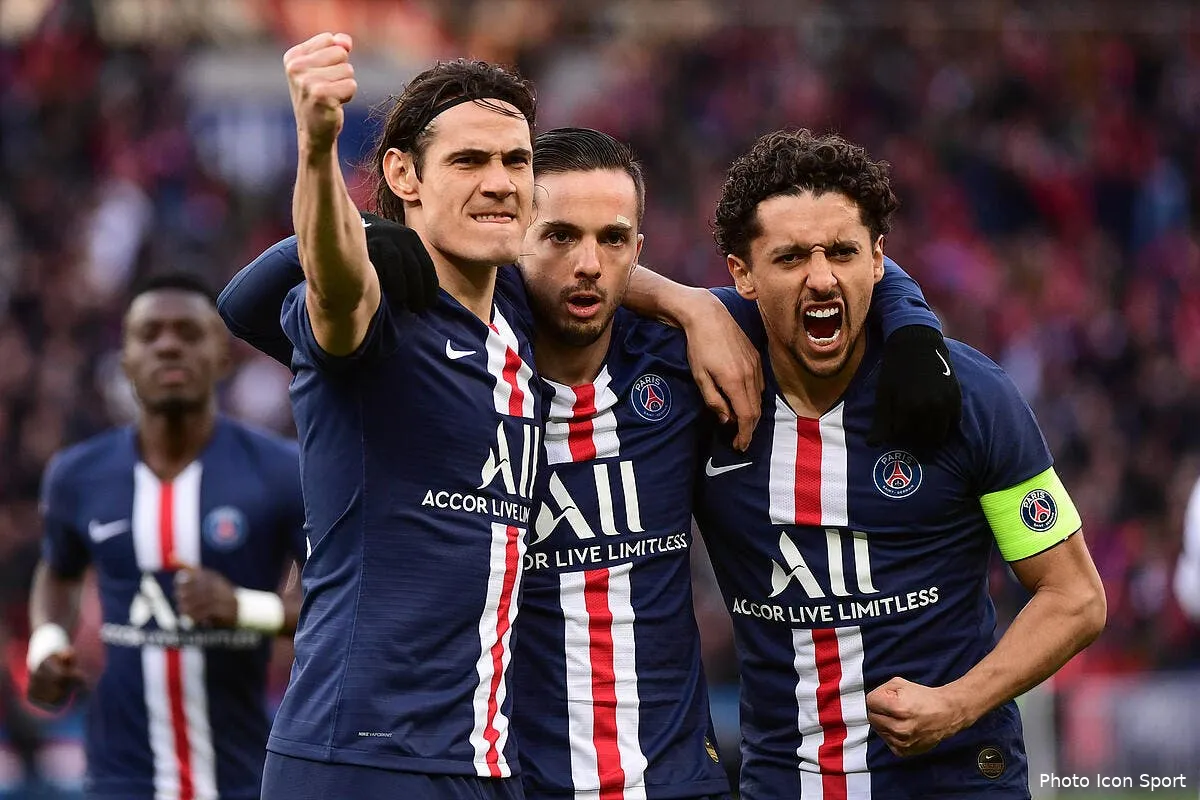 psg cavani fait le mort impossible de lui rendre hommage icon winter 29022020121576289689