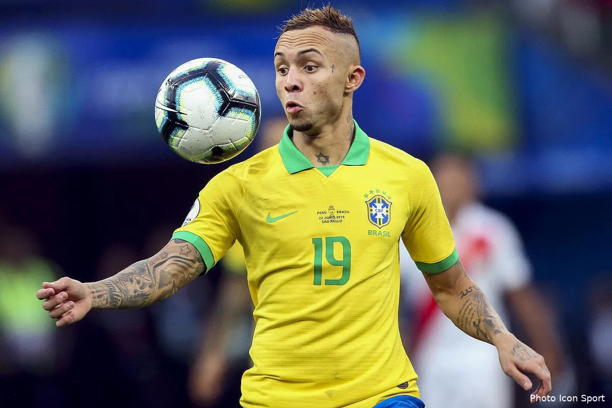 psg cet attaquant explose paris se voit reclamer 40 me icon est 220619 45 06257467