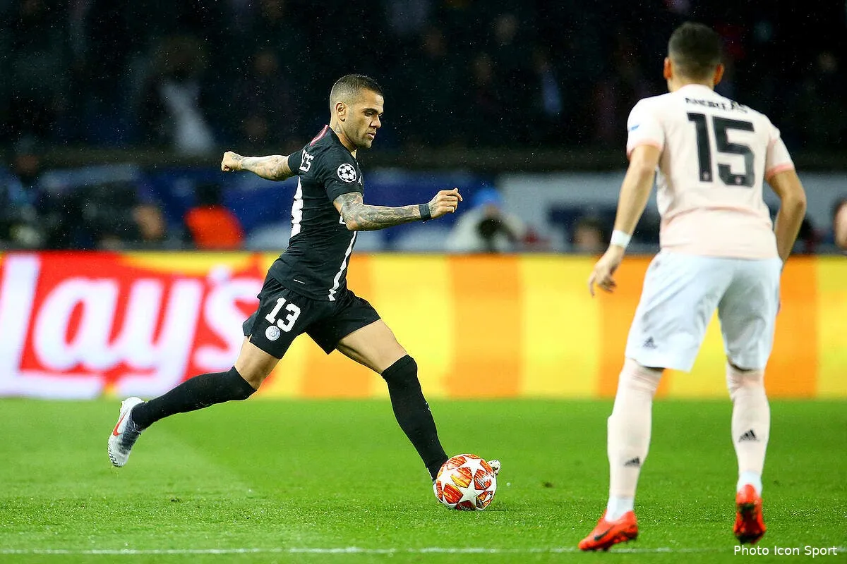 psg coup de tonnerre dani alves proche de la sortie au mercato icon 190306p19228247483