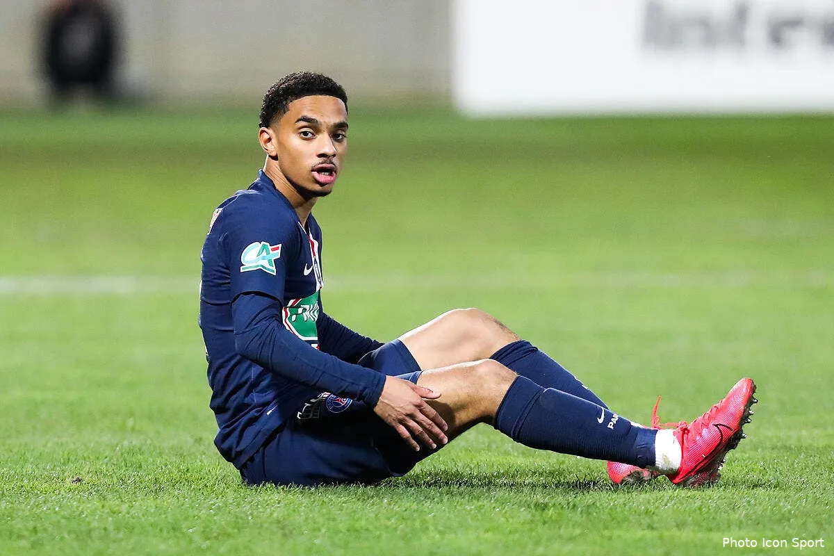 psg dagba se pete sur un terrain de rugby domenech est ecoeure icon 19 20 pau vs psg 100276893