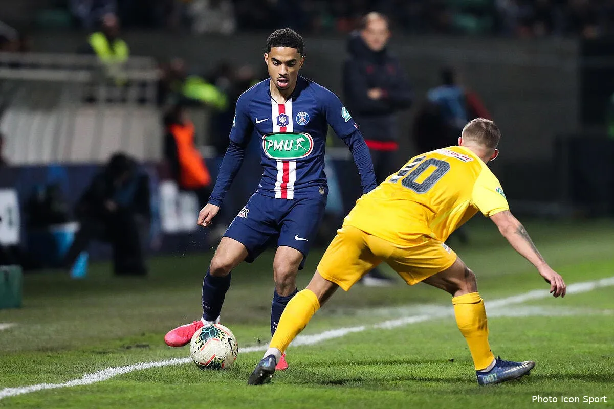 psg dagba victime du desastreux terrain de pau icon 19 20 pau vs psg 075276851
