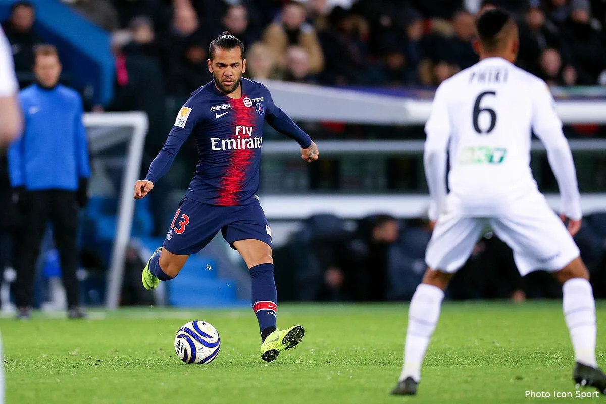 psg dani alves au milieu tuchel est fier de sa trouvaille icon cos 090119 93 08243123