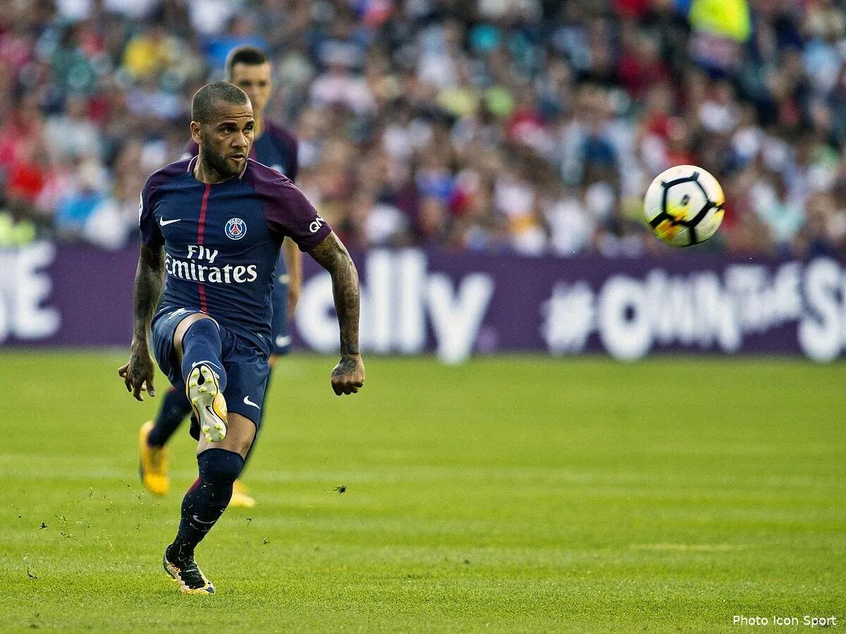 psg dani alves se fache dans le dossier neymar iconsport icon acp 190717 11 18187769