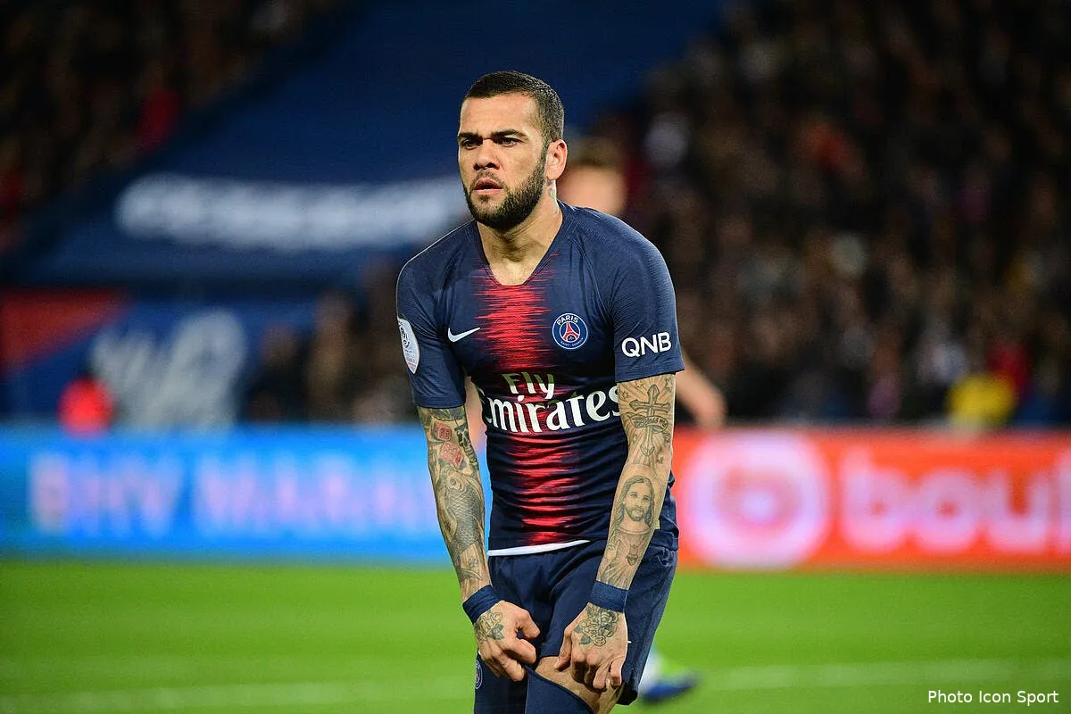 psg daniel alves blesse et absent au moins 1 mois avec paris icon win 170319 01 84257248075