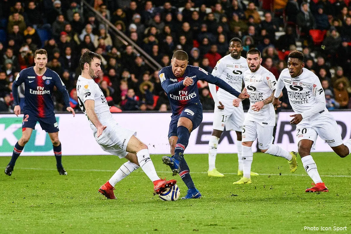 psg des loupes a la pelle mbappe prend une note salee icon bap 090119 94 153241409