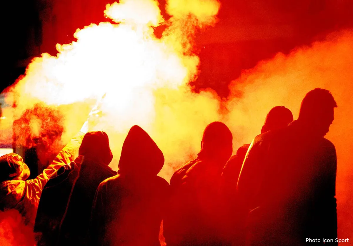 psg des ultras provoquent des incidents au depart des bus iconsport leb 070514 08 02139524