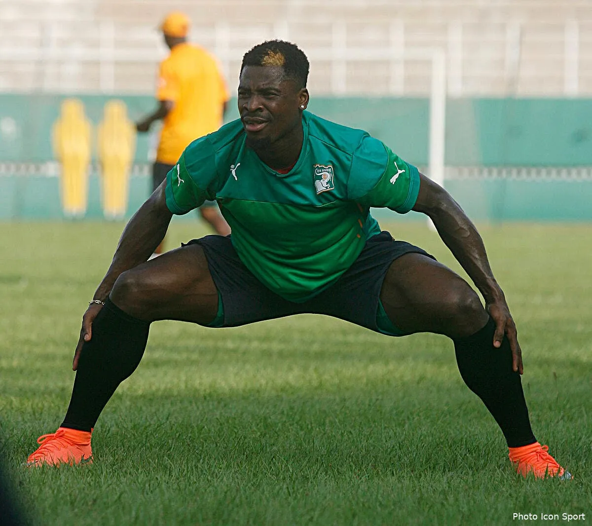 psg drogba tacle severement la betise d aurier iconsport vis 230316 17 06160652