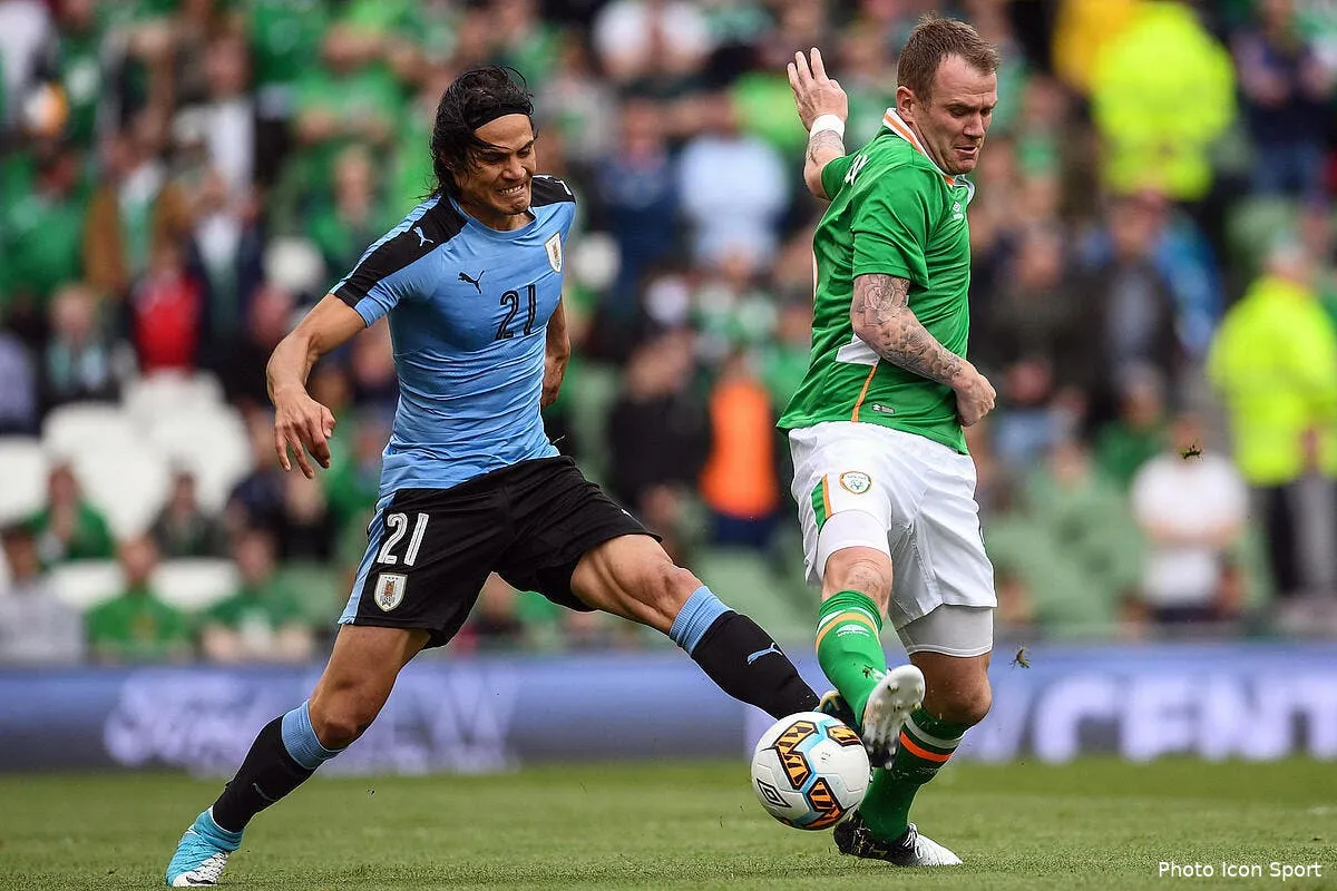 psg edinson cavani se blesse avec l uruguay iconsport icon 1328109182243