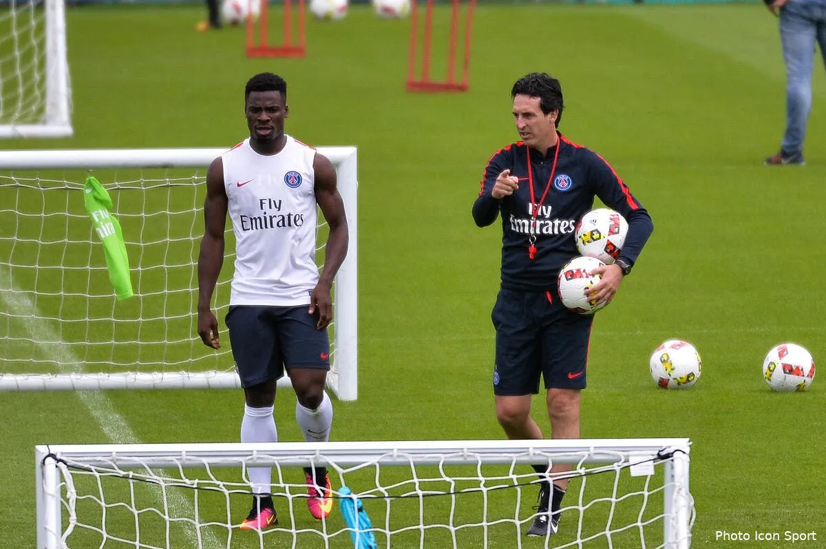 psg emery nargue le barca avec l excellent aurier aurier emery160088