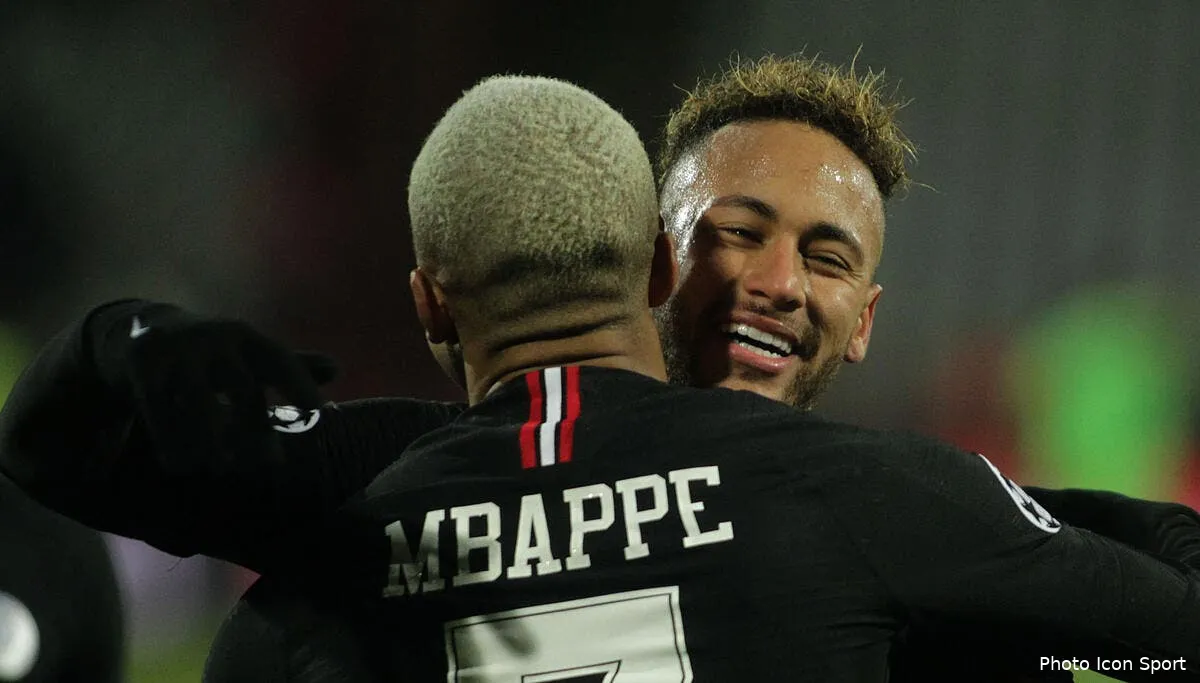 psg entre mbappe et neymar le coeur de pele balance iconsport icon djo 111218 05 03239269