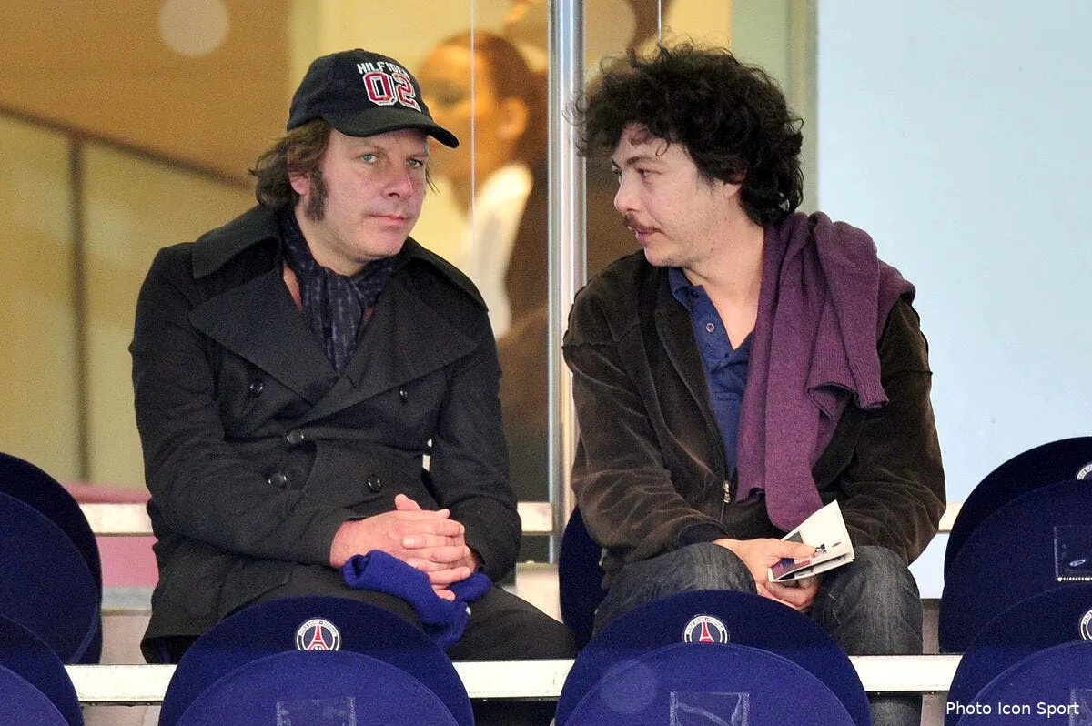 psg et glou et glou philippe katerine annonce la defaite du psg en finale iconsport noe 130512 19 134217961