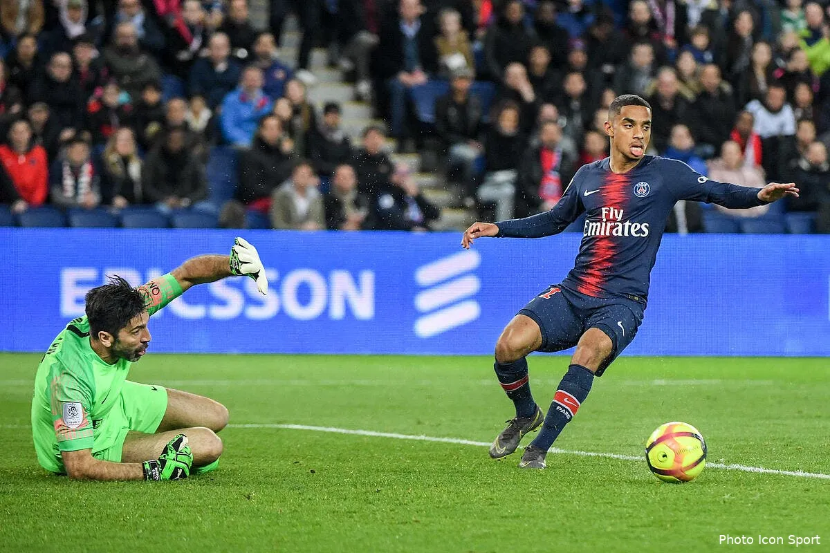 psg gigi buffon prend cher avec sa sortie surrealiste icon dib 070419 12 28250817