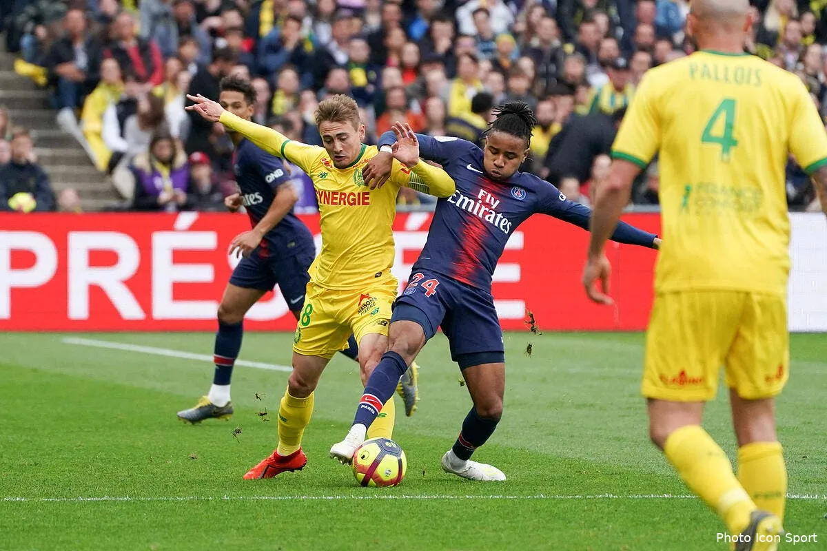 psg gregory schneider balance deux missiles sur paris icon lem 170419 45 20250795