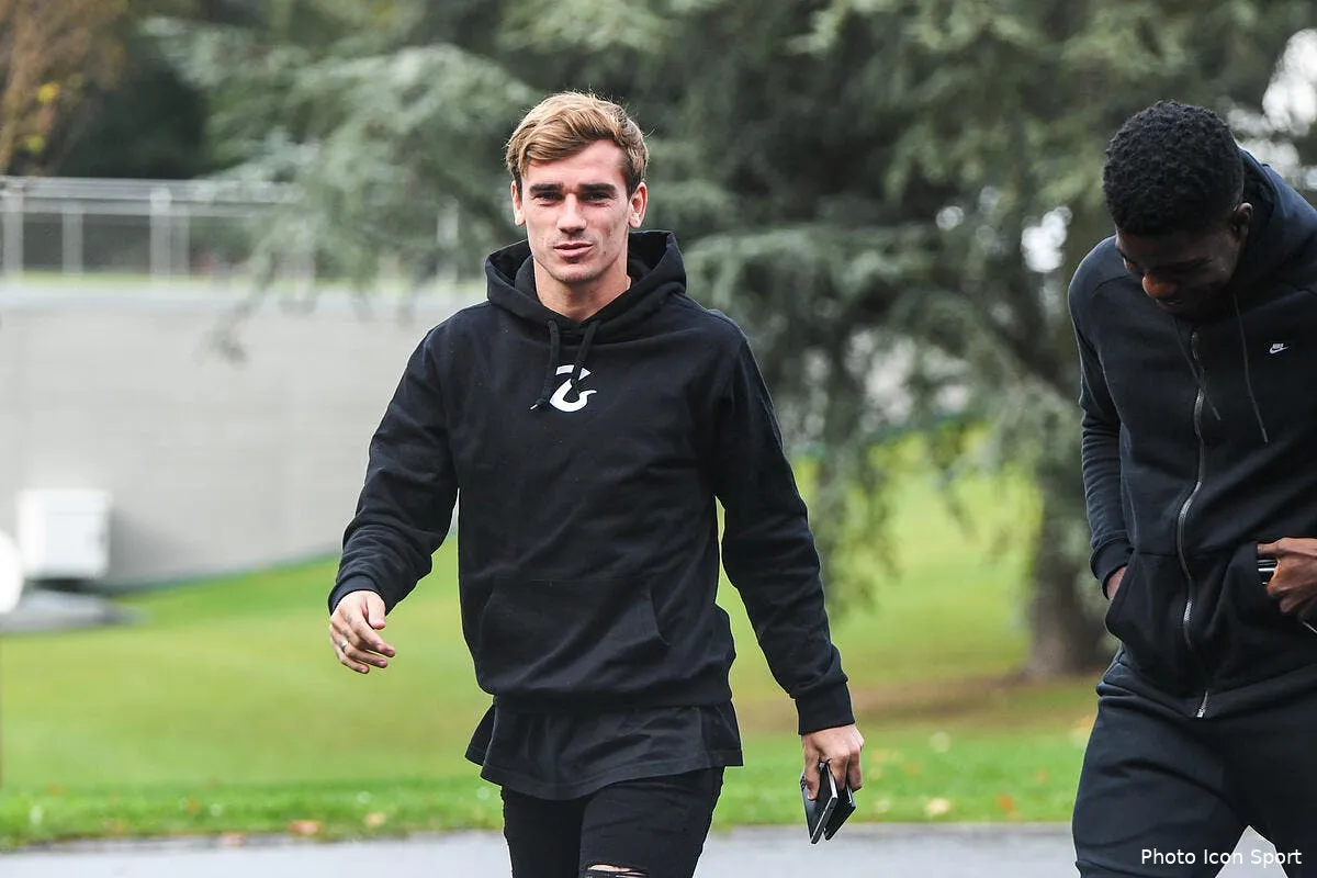 psg griezmann porte fierement son maillot de paris griezmann 24162112