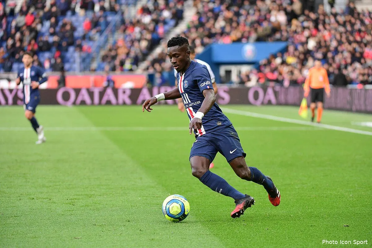 psg gueye a fait un rageux vip en signant a paris icon winter 29022020121609287495