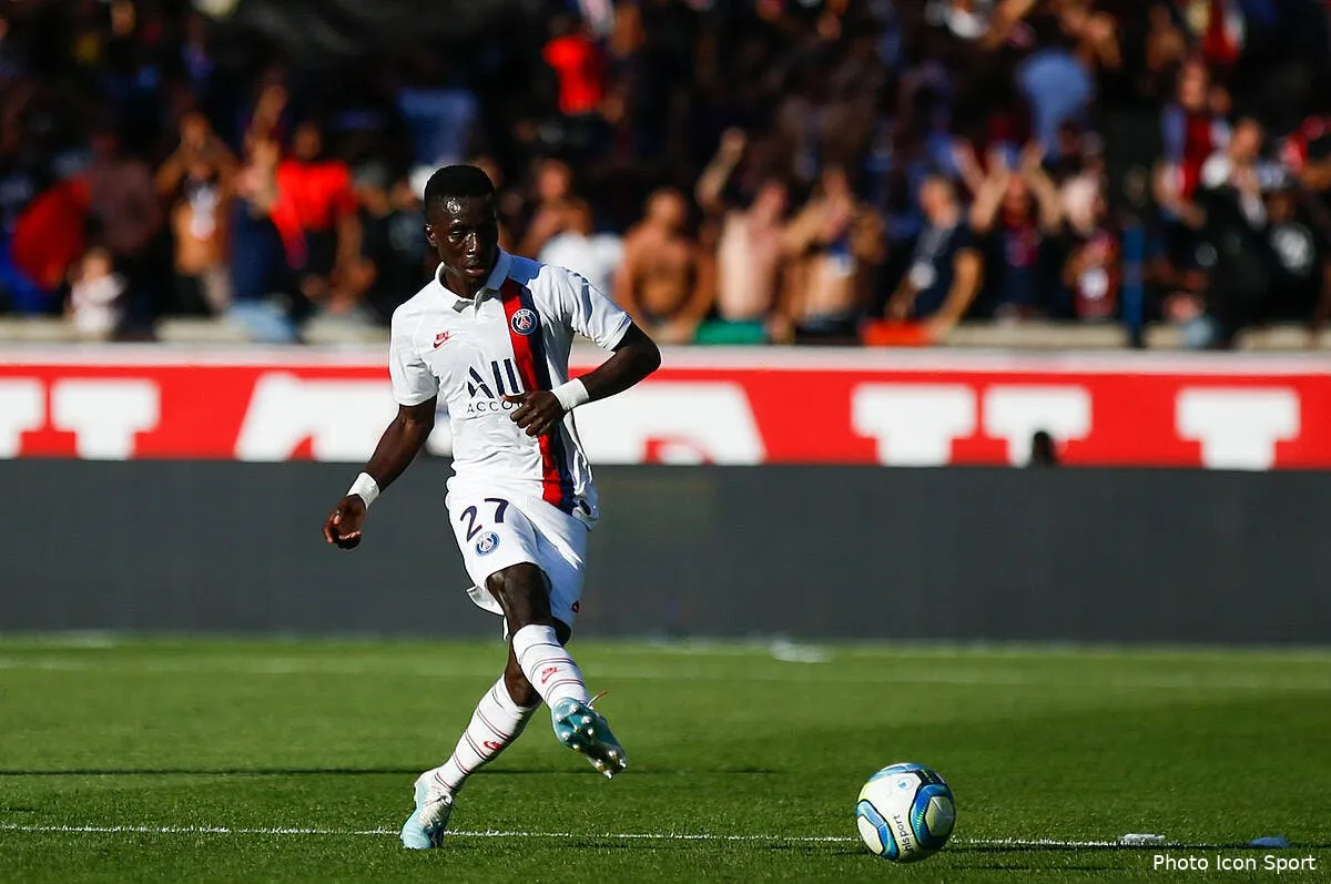 psg gueye est extraordinaire il est sur les fesses icon fid 140919 08 46265119