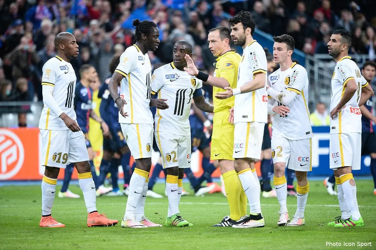 psg hors jeu ou pas les arbitres s opposent sur le but contre lille iconsport nlg 230416 17 02 1140792