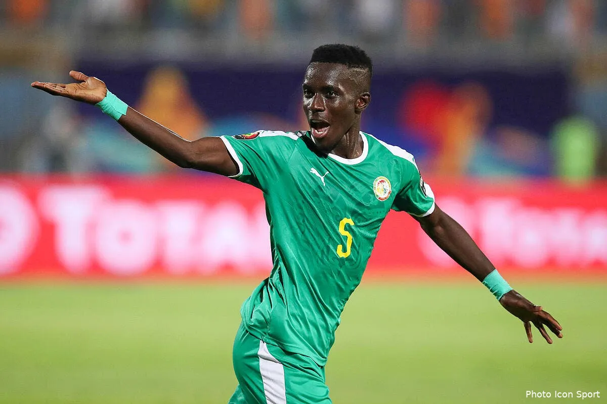 psg idrissa gueye a paris et sinon vous ca va icon 44040761258625