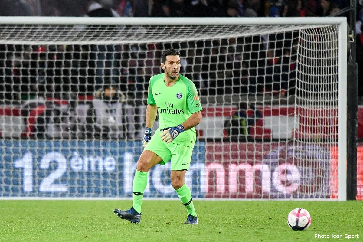 psg il n a pas signe au psg pour faire paris by night et il le prouve icon dib 221218 11 30240605