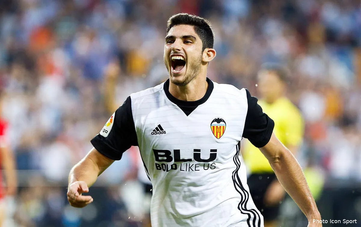 psg il y a comme un flou sur l avenir de guedes a paris icon mar 201017 08 18197591