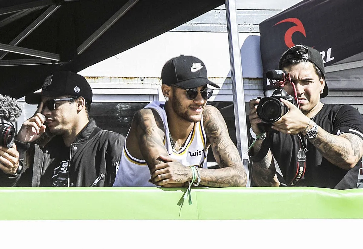psg je suis a barcelone le joli pied de nez de neymar iconsport icon glo 181018 11 03233889