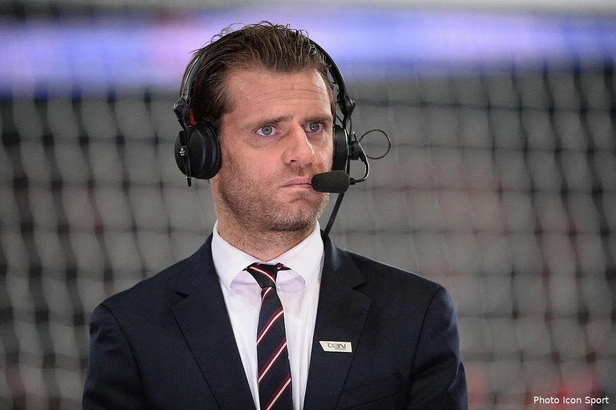 psg jerome rothen donne la banane aux supporters du psg iconsport nlg 041015 17 58159780