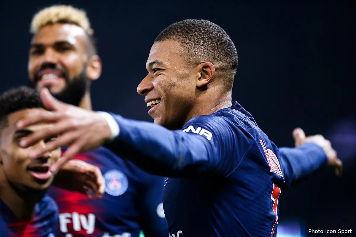 psg kylian mbappe version psg fait trembler lionel messi et l espagne icon fid 200219 78 37246497