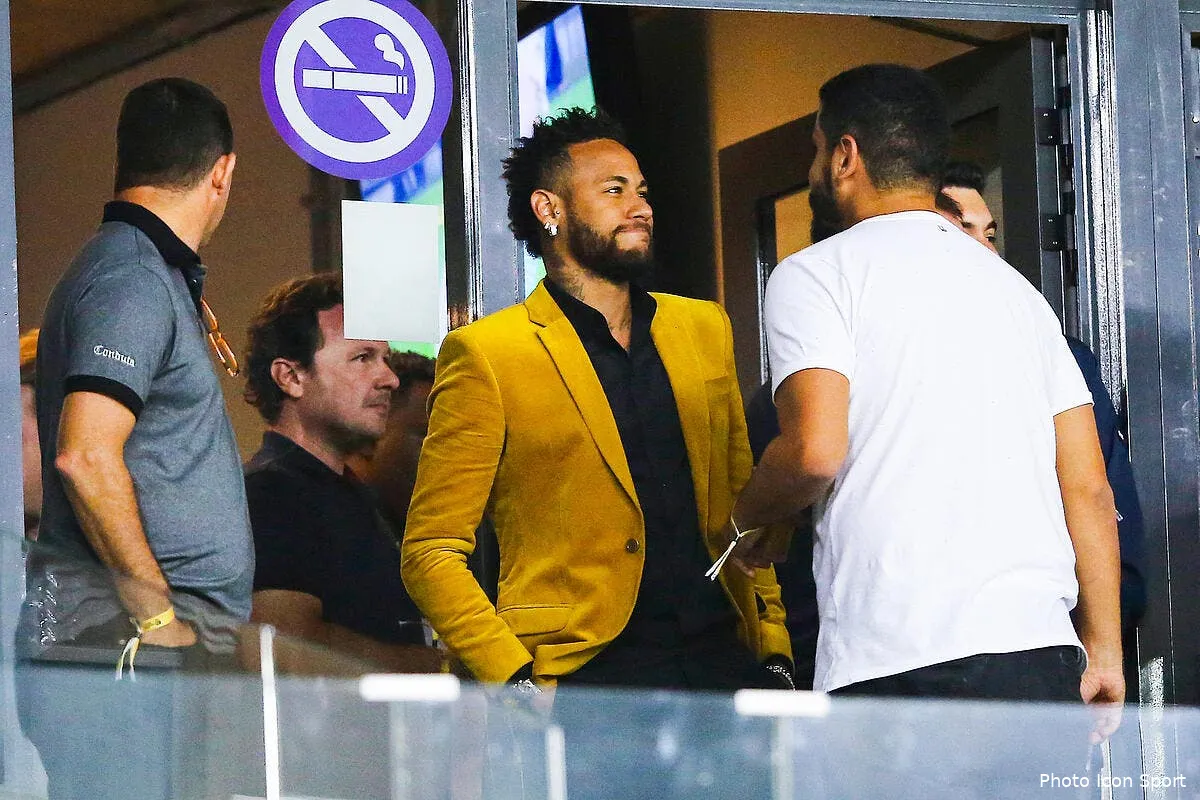 psg l interview de neymar repoussee a lundi icon ap 12150053258555