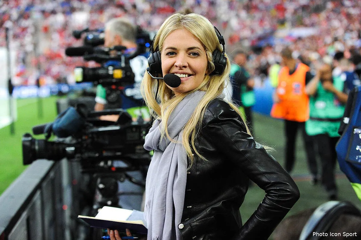 psg la france derriere paris carine galli en rigole encore icon jpt 110616 08 05292257