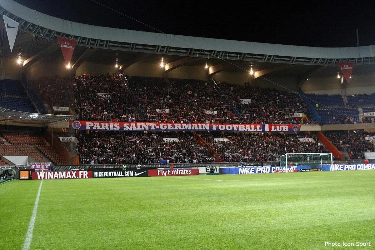 psg la tribune auteuil du parc affiche deja complet iconsport per 071110 101 01184581