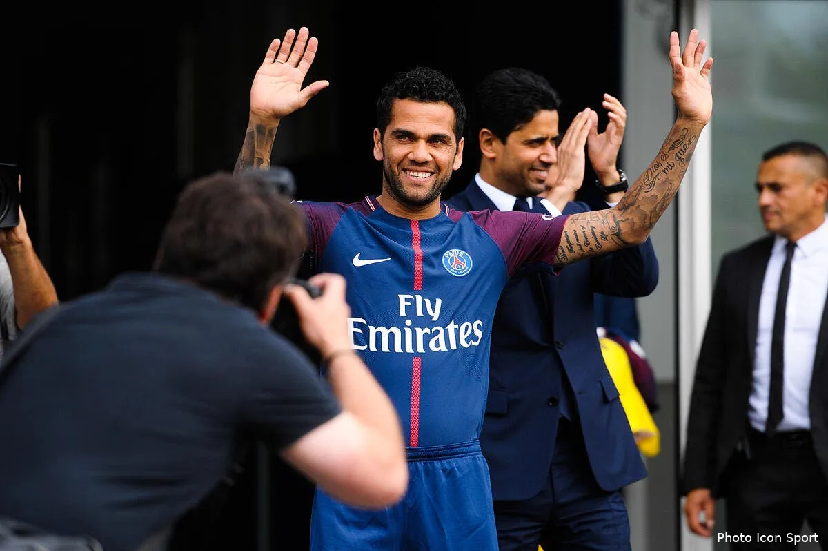 psg le 6 1 du barca dani alves n en fait pas un drame iconsport icon fer 120717 01 01186193