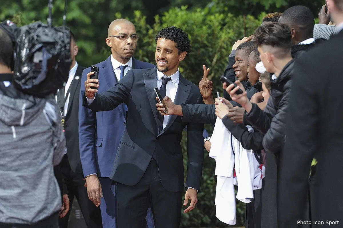 psg le mystere des coques de telephone en or est perce icon alc 190519 45 04284737