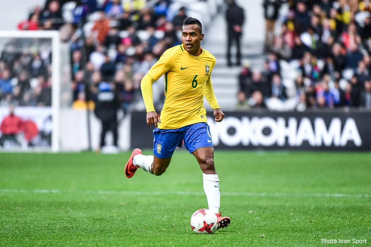 psg le psg fonce sur alex sandro mais refuse d aligner 60me icon dib 101117 110 05207961