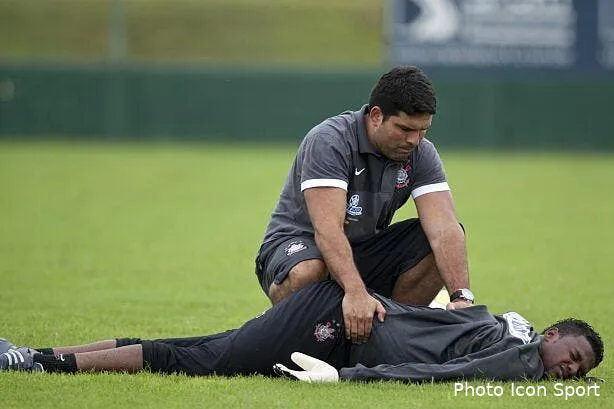 psg le psg le recrute pour faire plaisir a neymar et ses potes bresiliens o fisioterapeuta bruno mazziotti e felipe durante o treino 45q223837