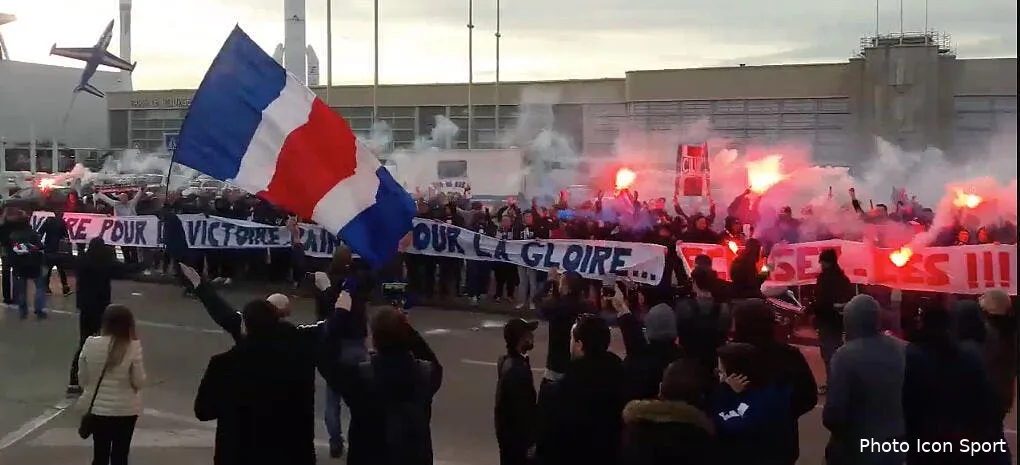 psg les ultras mettent une ambiance de feu au bourget psg ultras171900