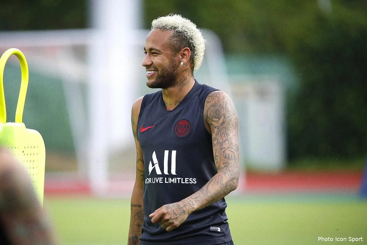 psg loin du barca neymar recoit une offre poilante a 1 me neymar 95263627