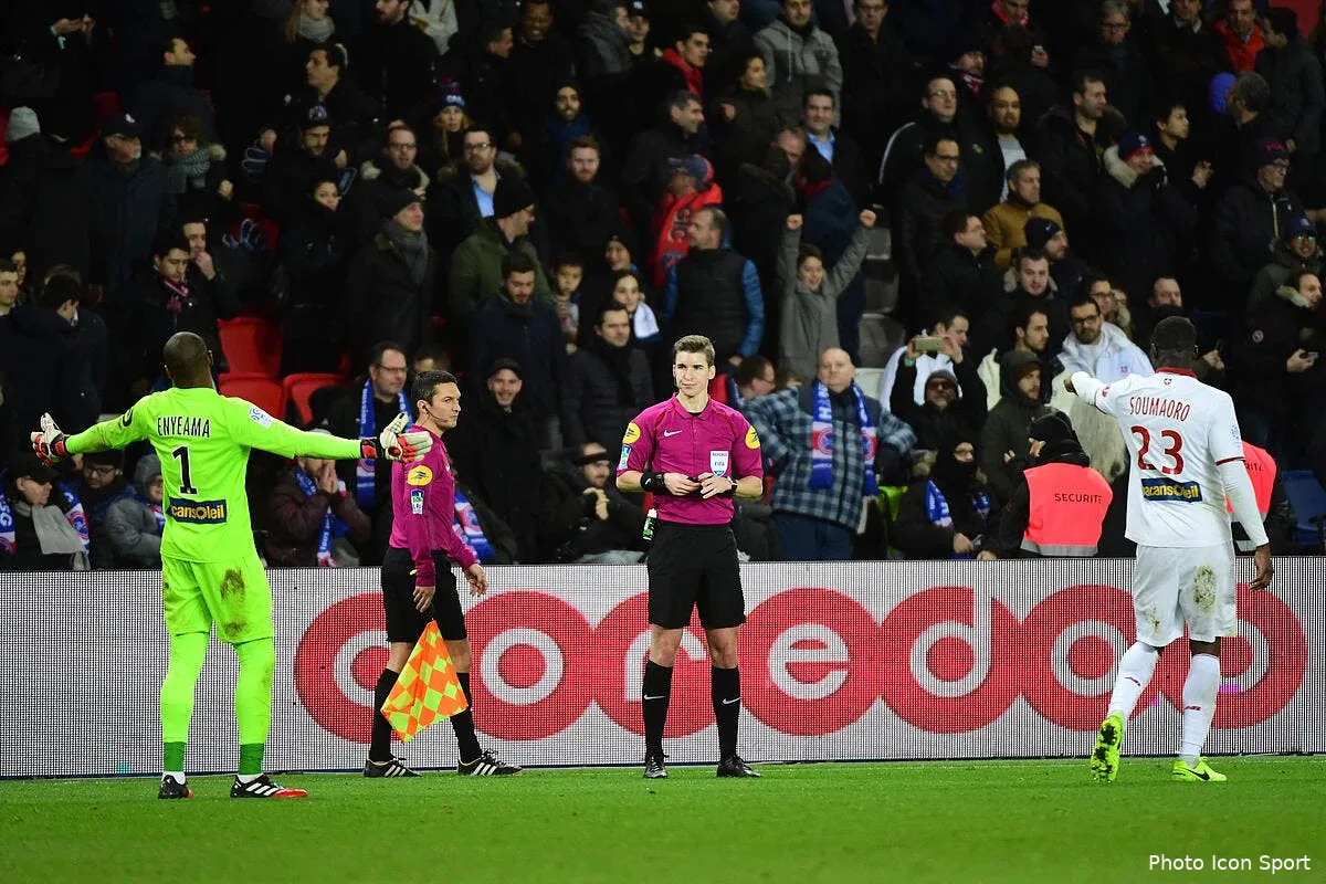 psg losc l arbitre s est excuse apres le but accorde a lucas iconsport win 070217 01 22057170098