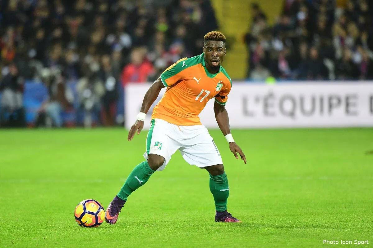 psg man city man utd naples l atletico veulent aurier qui dit mieux iconsport win 151116 01 16315161126