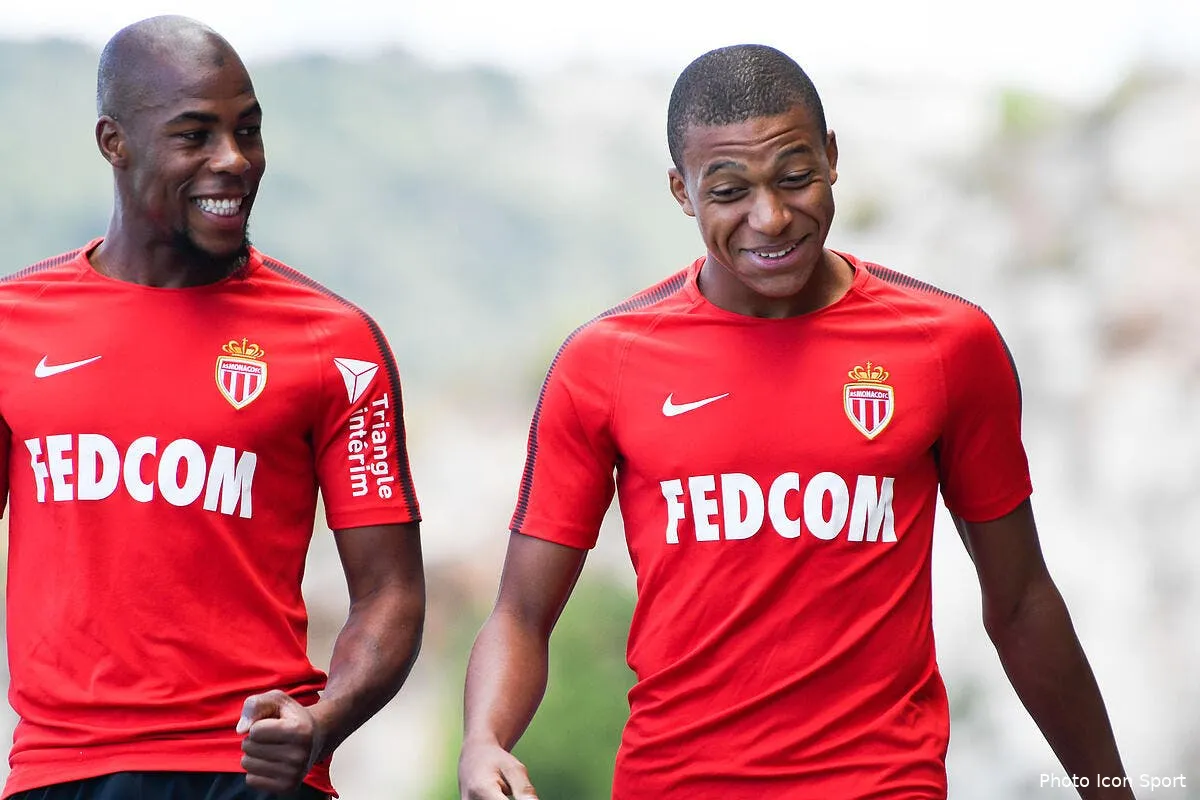 psg maxwell et henrique debarquent a monaco pour mbappe iconsport icon zua 110817 93 15189889