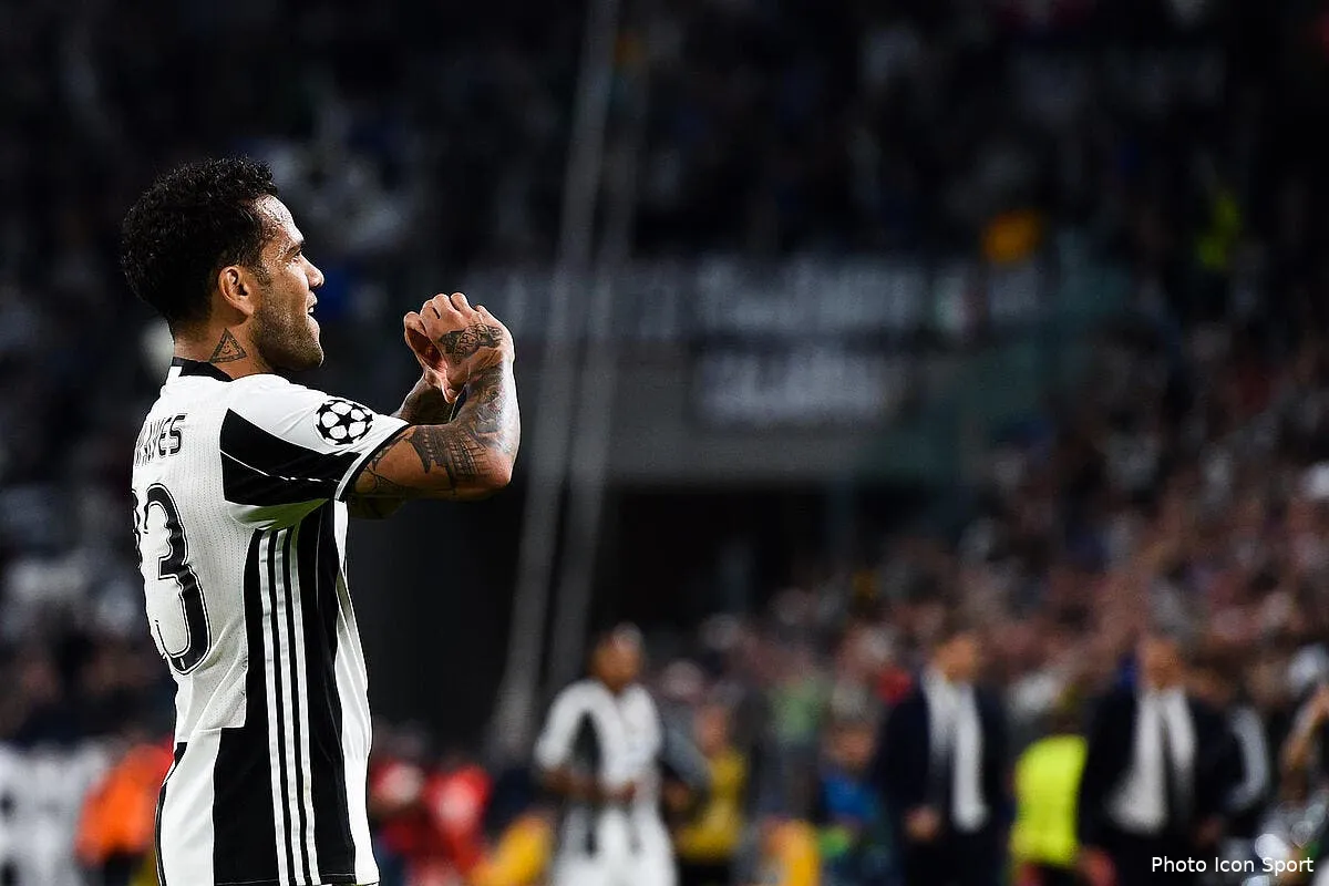 psg maxwell fait douter dani alves le psg a encore ses chances iconsport liv 090517 08 16185887