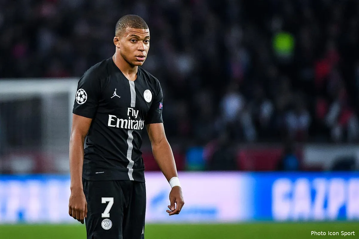 psg mbappe dement fermement un retard avant psg naples iconsport icon bap 241018 93 103234685