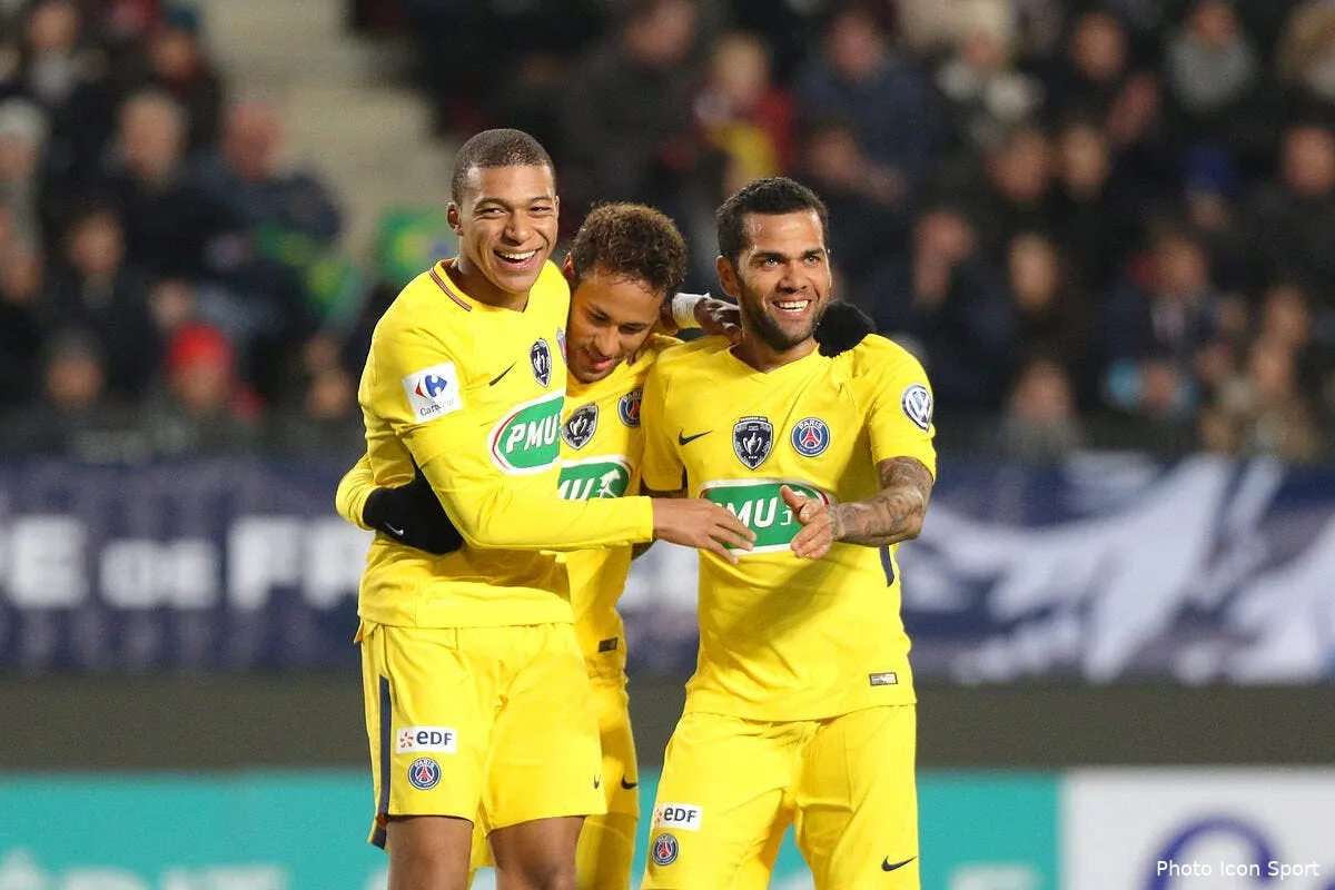 psg mbappe est en kiff total avec neymar iconsport icon lem 070118 05 15205737