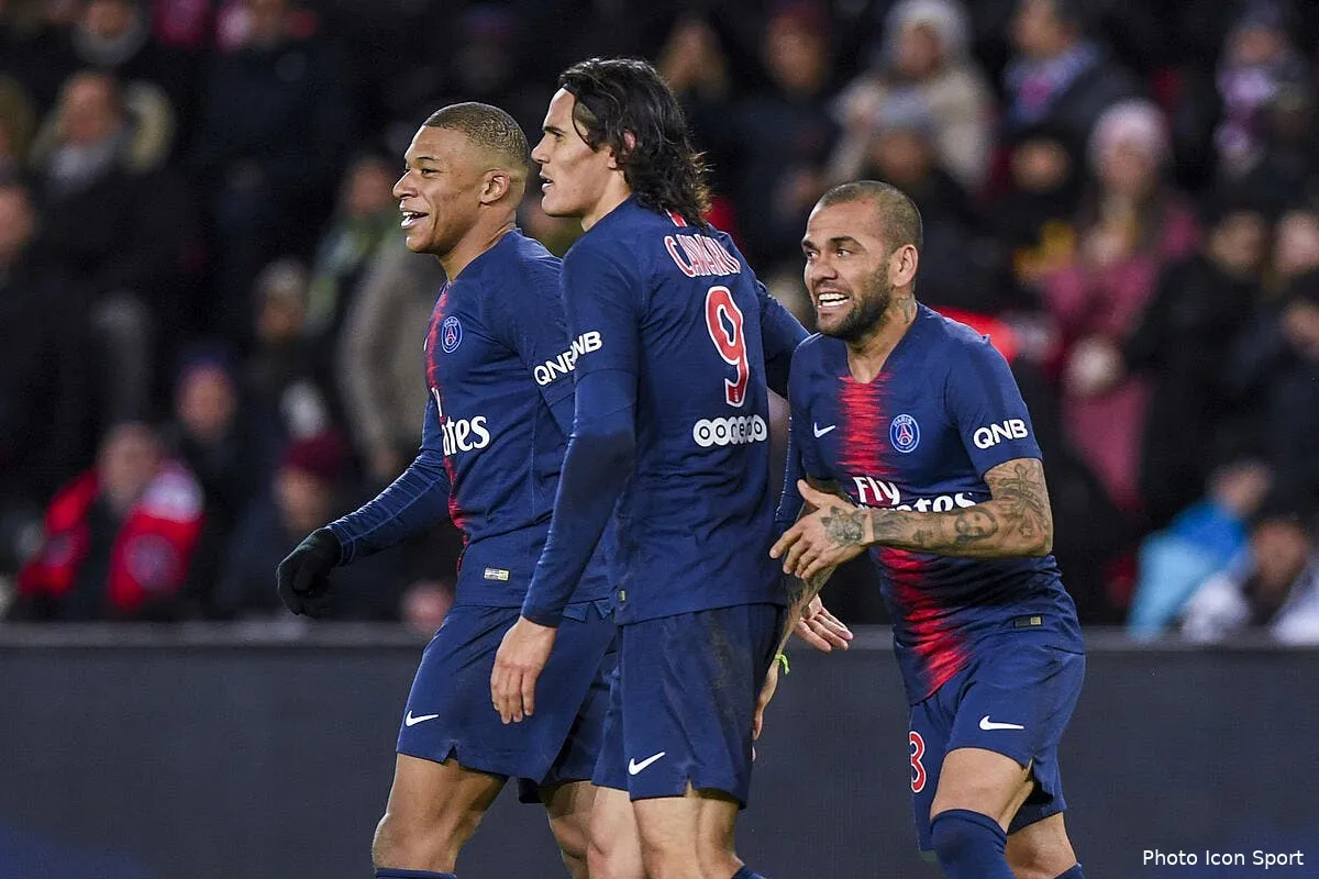 psg mbappe n est pas au max dani alves lui fait la lecon icon alc 270119 45 131250229