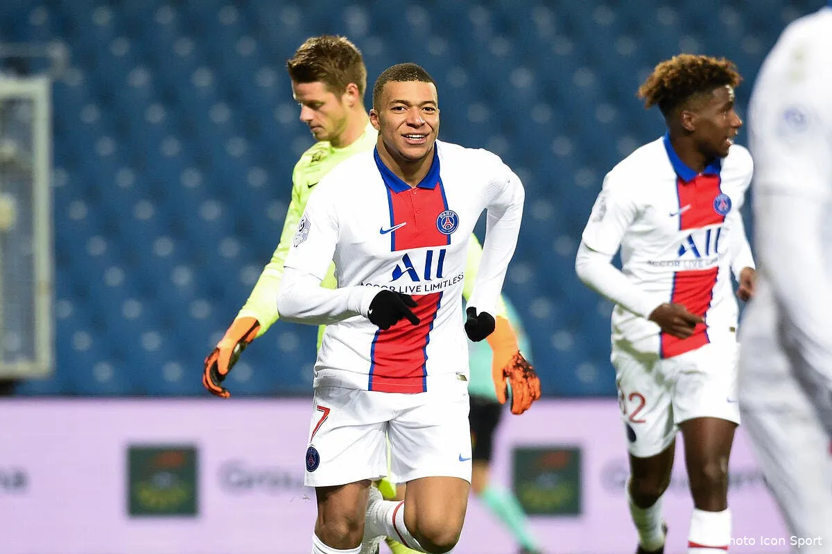 psg mbappe perturbe par le mercato son pere repond icon dsc 1170 301049