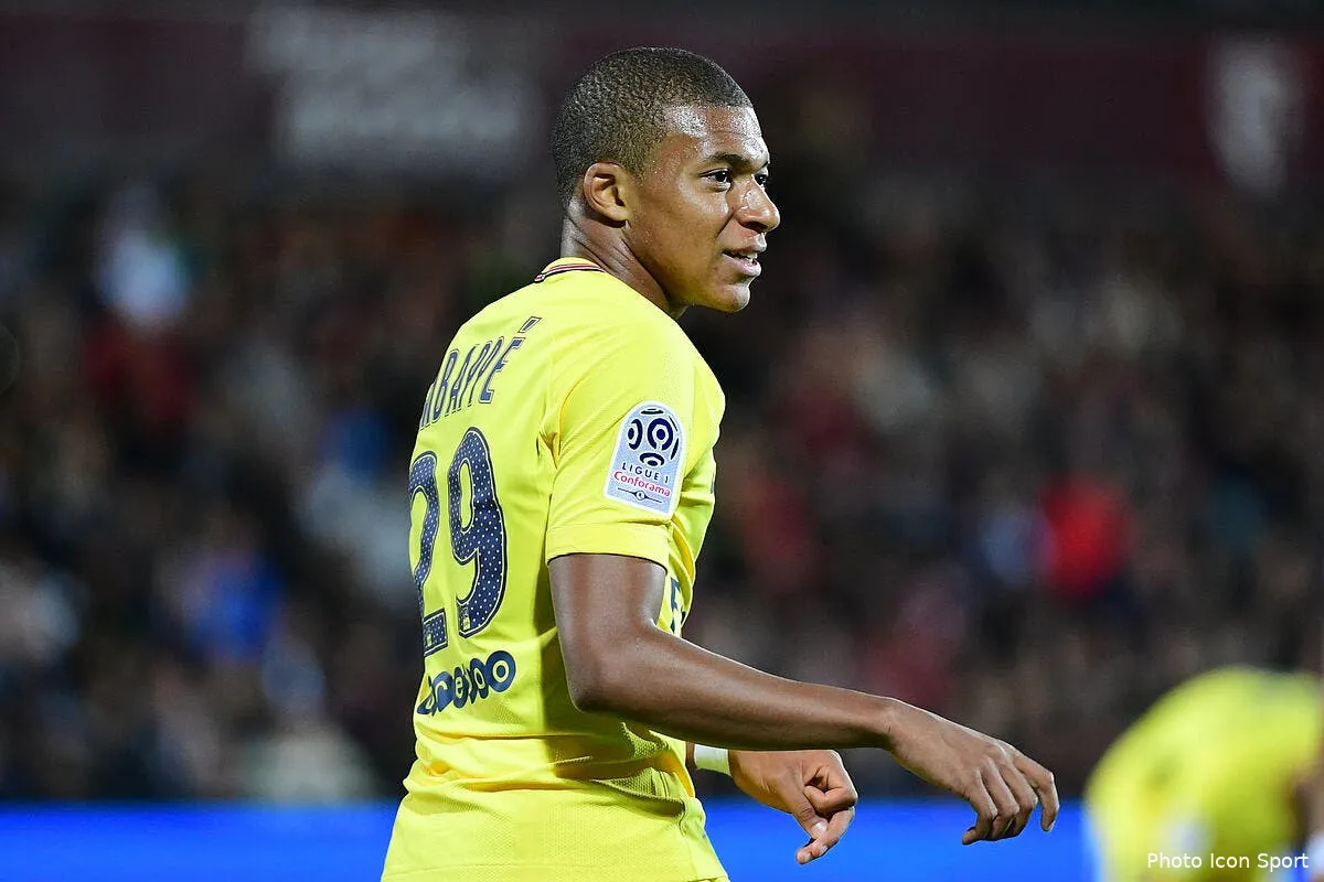 psg mbappe refuse de se meler de la polemique sur l arbitre iconsport icon win 080917 01 17039192625