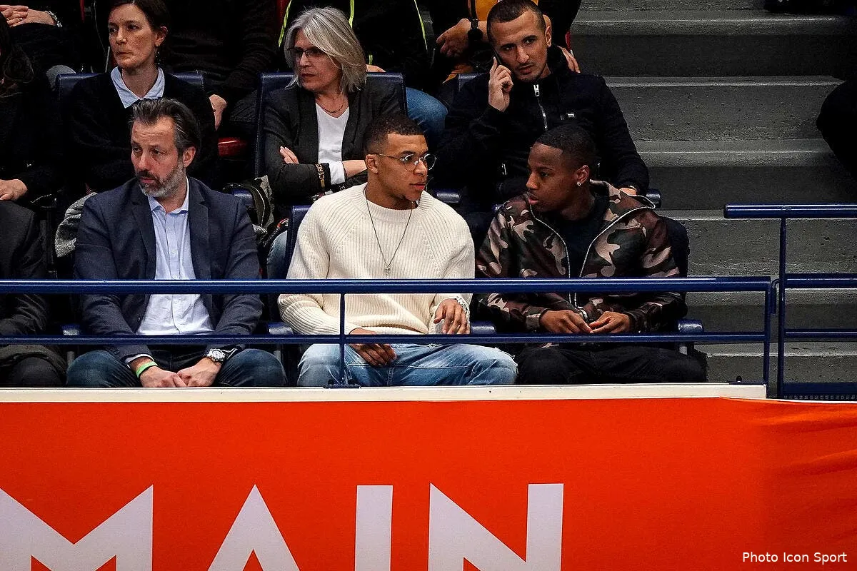 psg mbappe teste pour le coronavirus icon 200305p0859280505